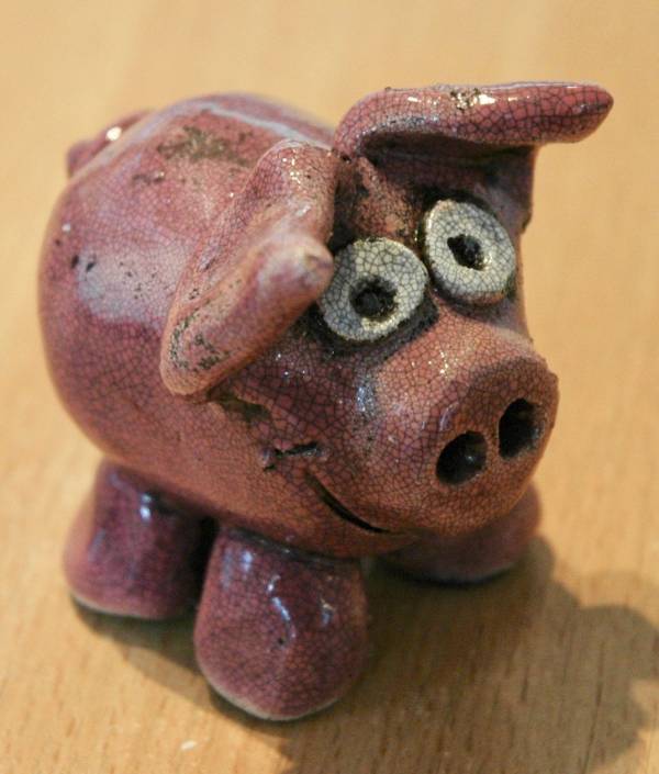 - a Ceramic by Heather Hunt, measuring 6 x 6 cm (H x W) £15